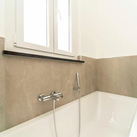 To 1 Piano Guest house